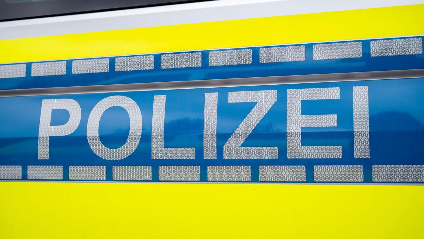 An dem gestohlenen Wagen waren Kennzeichen angebracht, die nach Diebstahl zur Sachfahndung ausgeschrieben waren. (Symbolbild) An dem gestohlenen Wagen waren Kennzeichen angebracht, die nach Diebstahl zur Sachfahndung ausgeschrieben waren. (Symbolbild)