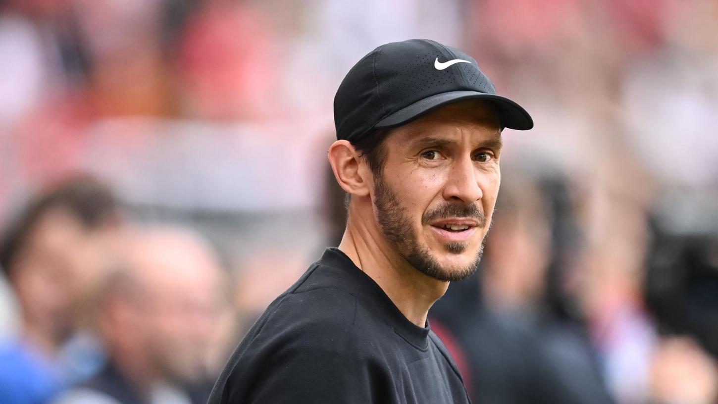 SC-Coach Schuster wird bald den Freiburger Neuzugang Suzuki trainieren. SC-Coach Schuster wird bald den Freiburger Neuzugang Suzuki trainieren.