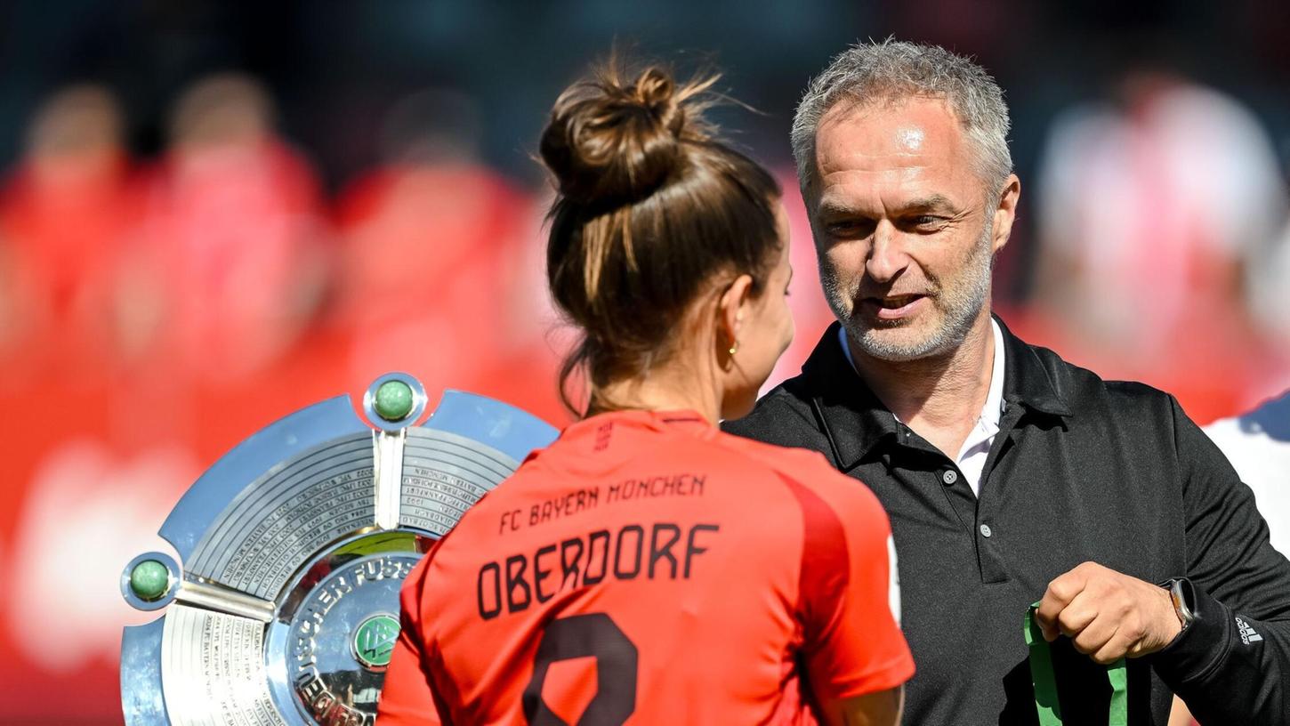 Treffen sich demnächst beim DFB: Bayern-Star Lena Oberdorf und Bundestrainer Christian Wück. Treffen sich demnächst beim DFB: Bayern-Star Lena Oberdorf und Bundestrainer Christian Wück.
