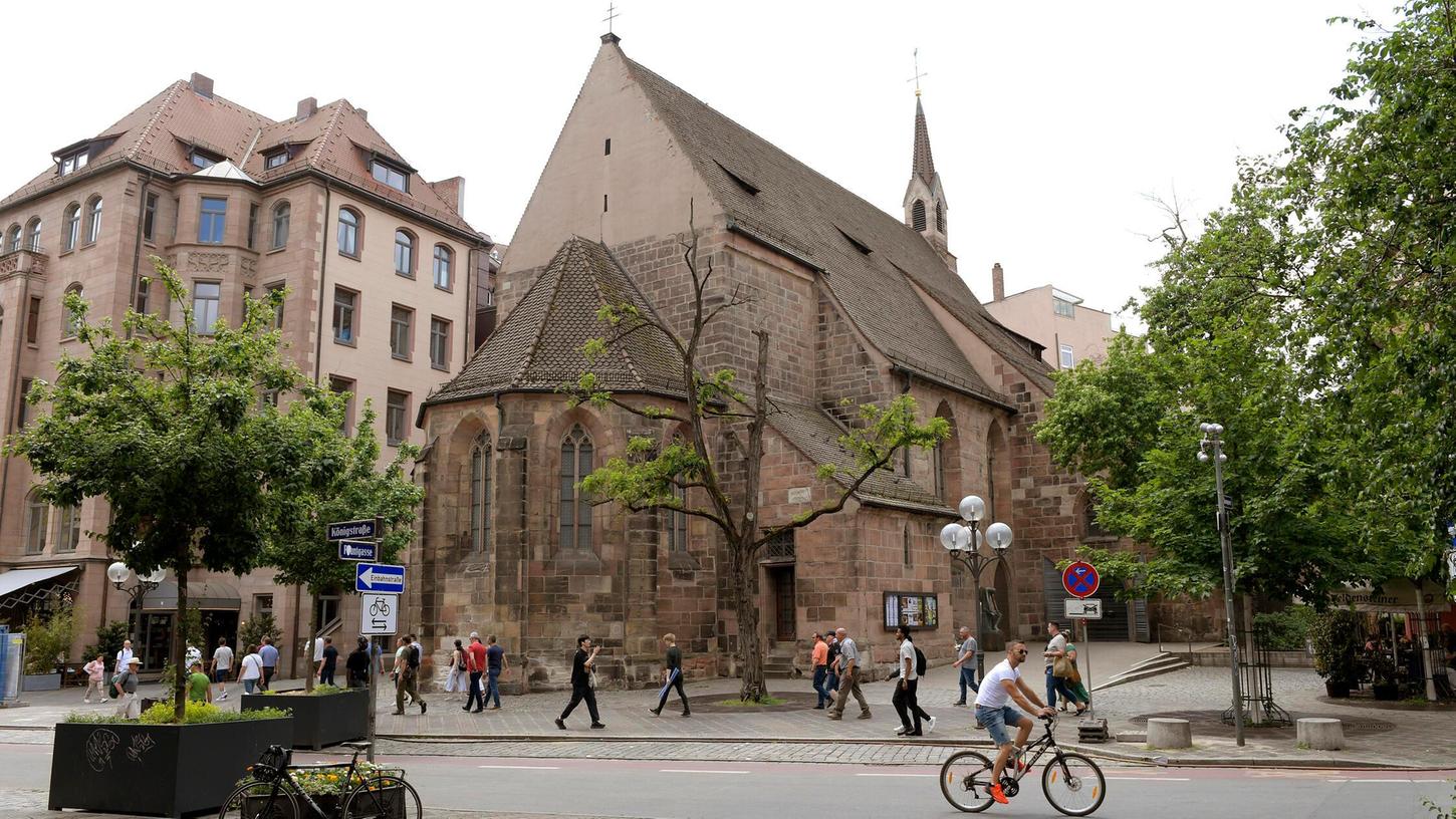 Stadtbäume, wie hier in der Königstraße, sind wichtig fürs Stadtklima. Stadtbäume, wie hier in der Königstraße, sind wichtig fürs Stadtklima.