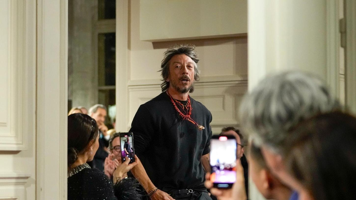 Pierpaolo Piccioli (56) war über zwei Jahrzehnte bei Valentino tätig. (Archivbild) Pierpaolo Piccioli (56) war über zwei Jahrzehnte bei Valentino tätig. (Archivbild)