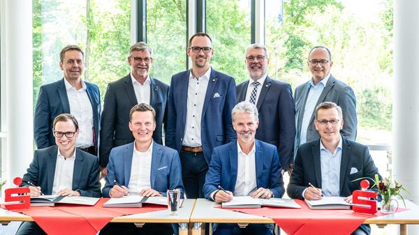 Bilder der Sparkaasse Mittelfanken-Süd im Mai 2025