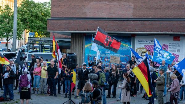 Die Polizei schätzt die Zahl der Teilnehmenden auf rund 80 Personen.