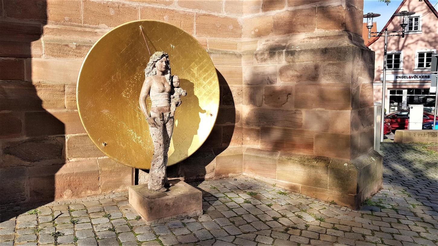 Die Madonna ist ein Werk der Künstlerin Susanne Rudolph, das beim Kunstfestival „ortung V“ mit dem Publikumspreis ausgezeichnet wurde. 2025 findet die Kunstbiennale in Schwabach zum 14. Mal statt. Die Madonna ist ein Werk der Künstlerin Susanne Rudolph, das beim Kunstfestival „ortung V“ mit dem Publikumspreis ausgezeichnet wurde. 2025 findet die Kunstbiennale in Schwabach zum 14. Mal statt.