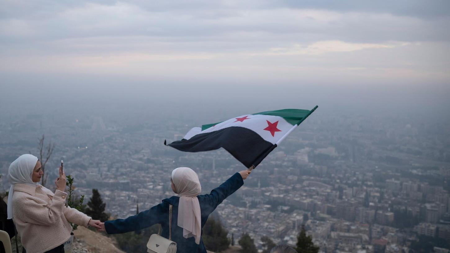 Die EU will mit der Aufhebung der Wirtschaftssanktionen den Wiederaufbau Syriens ermöglichen. Die EU will mit der Aufhebung der Wirtschaftssanktionen den Wiederaufbau Syriens ermöglichen.
