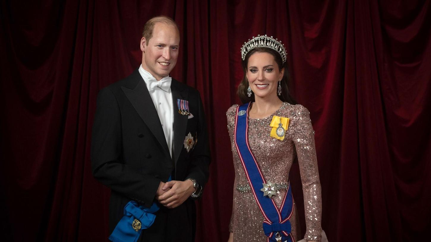 Auf dem Kopf hat sie die exakte Nachbildung einer Tiara, die einst Prinzessin Diana trug. Auf dem Kopf hat sie die exakte Nachbildung einer Tiara, die einst Prinzessin Diana trug.