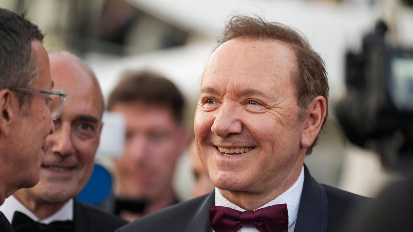 Kevin Spacey war zuletzt in einigen kleineren Filmen zu sehen. Kevin Spacey war zuletzt in einigen kleineren Filmen zu sehen.