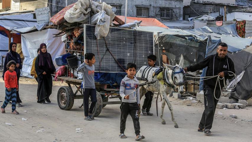 Die israelische Armee hatte jüngst alle Anwohner der Stadt Chan Junis im Süden des Gazastreifens aufgefordert, von dort zu fliehen. Die israelische Armee hatte jüngst alle Anwohner der Stadt Chan Junis im Süden des Gazastreifens aufgefordert, von dort zu fliehen.
