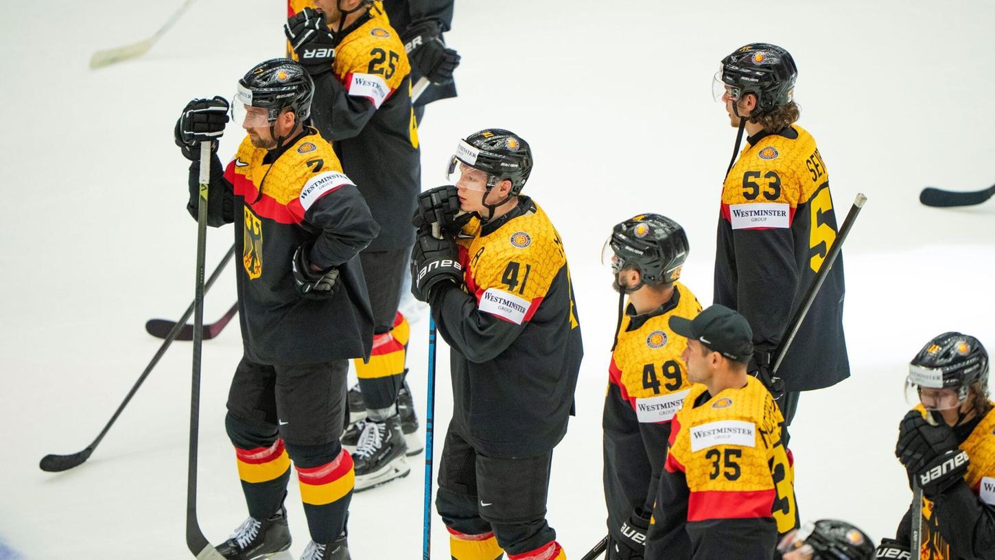 Große Enttäuschung der Eishockey-Nationalspieler nach dem WM-Aus in der Vorrunde. Große Enttäuschung der Eishockey-Nationalspieler nach dem WM-Aus in der Vorrunde.
