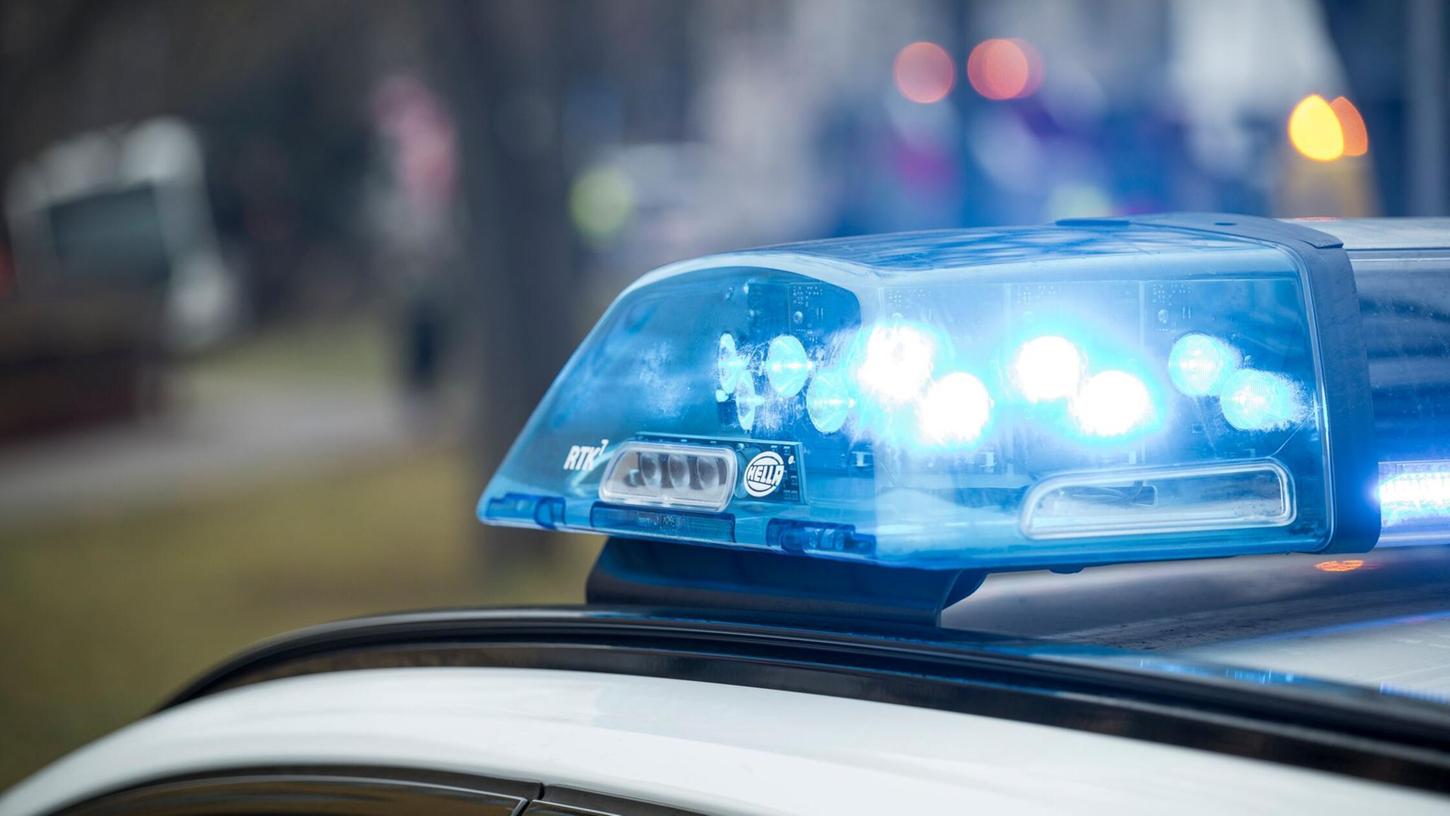 Die Polizei nahm den Mann in Gewahrsam. (Symbolbild) Die Polizei nahm den Mann in Gewahrsam. (Symbolbild)
