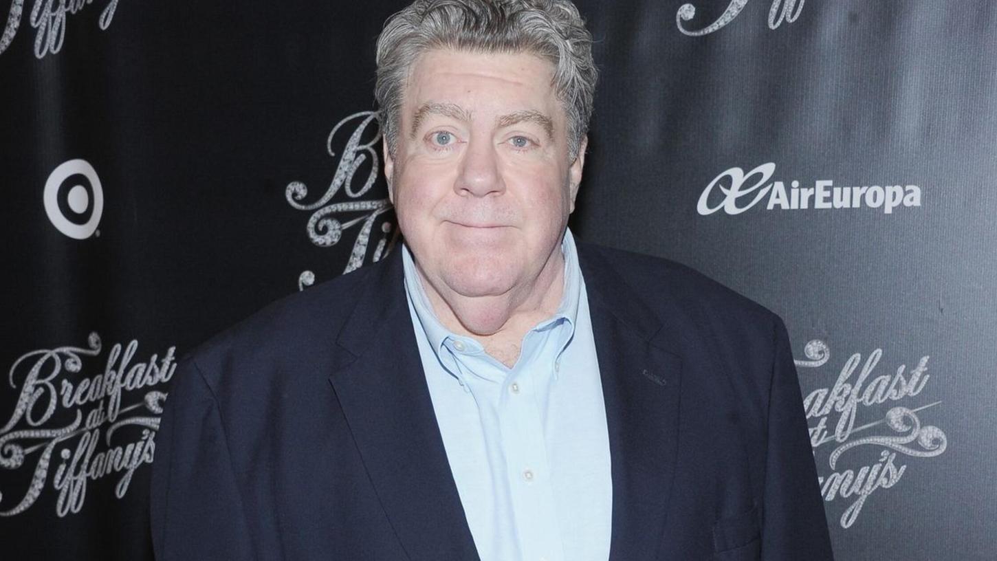"Cheers"-Star George Wendt ist im Alter von 76 Jahren gestorben. "Cheers"-Star George Wendt ist im Alter von 76 Jahren gestorben.