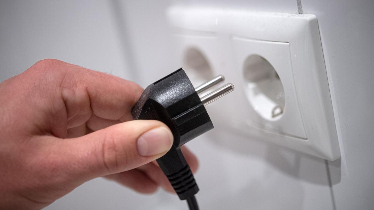 Der Unbekannte zog den Stecker der Kühltruhe und vernichtete so eine große Menge Speiseeis. (Symbolbild) Der Unbekannte zog den Stecker der Kühltruhe und vernichtete so eine große Menge Speiseeis. (Symbolbild)
