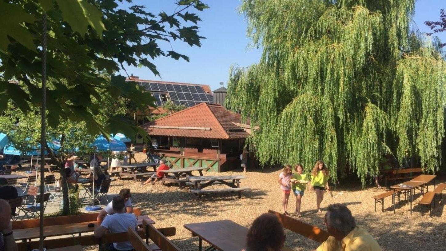 Der Biergarten in Rennhofen gilt als einer der beliebtesten in Mittelfranken. Der Biergarten in Rennhofen gilt als einer der beliebtesten in Mittelfranken.