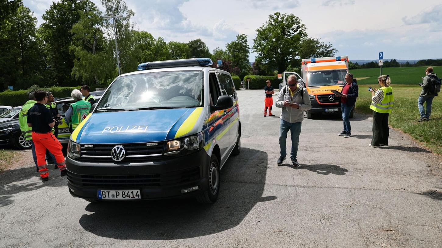 In einem nahegelegenen Waldstück wurde die Handgranate kontrolliert gesprengt. In einem nahegelegenen Waldstück wurde die Handgranate kontrolliert gesprengt.