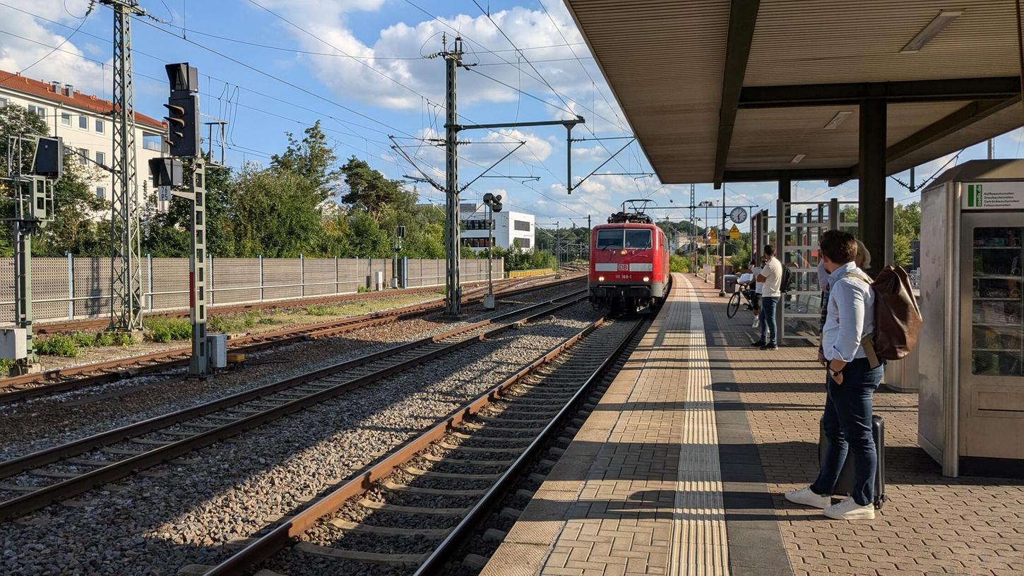 Aufgrund von Bauarbeiten der Bahn werden in Schwabach, Roth und Georgensgmünd im Juni deutlich weniger Regionalzüge fahren als üblich. Aufgrund von Bauarbeiten der Bahn werden in Schwabach, Roth und Georgensgmünd im Juni deutlich weniger Regionalzüge fahren als üblich.
