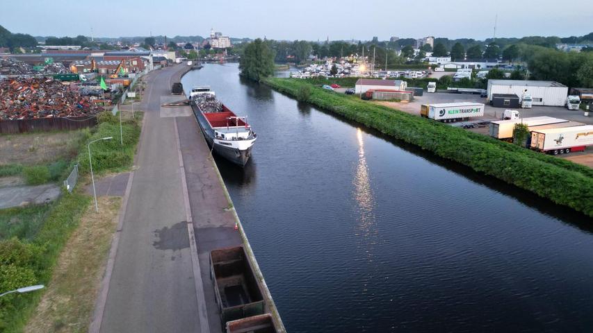 Das Auto wurde im Kanal von Winschoten nahe der deutschen Grenze entdeckt. Das Auto wurde im Kanal von Winschoten nahe der deutschen Grenze entdeckt.