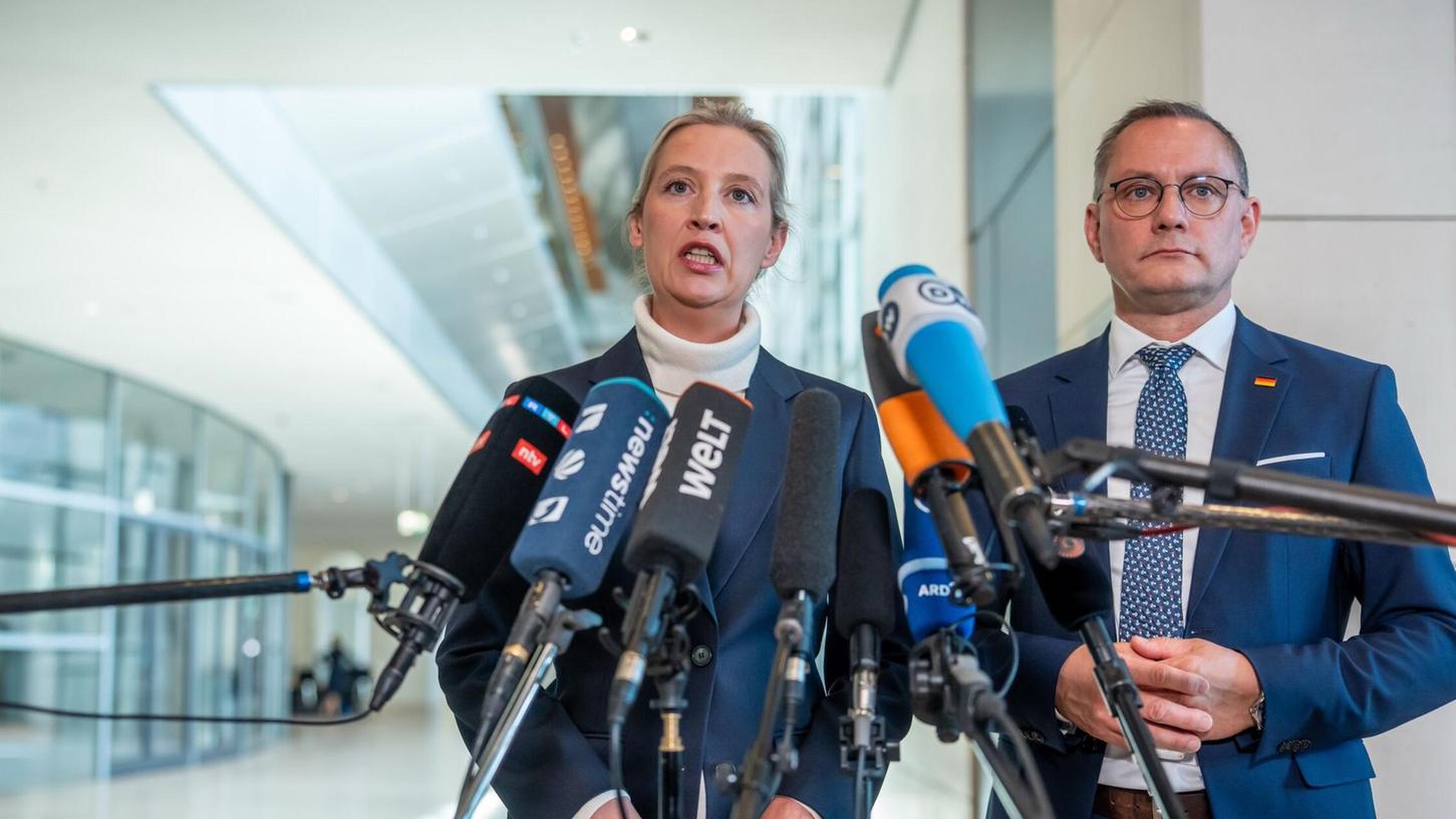 Die AfD-Chefs Alice Weidel und Tino Chrupalla kritisieren „Spielchen“ der anderen Parteien. Die AfD-Chefs Alice Weidel und Tino Chrupalla kritisieren „Spielchen“ der anderen Parteien.