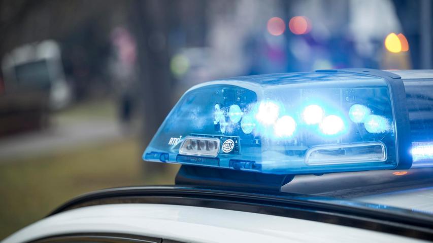 Unbekannte zündeln an Gartenhütte eines Kindergartens in Neuhof an der Zenn Unbekannte zündeln an Gartenhütte eines Kindergartens in Neuhof an der Zenn