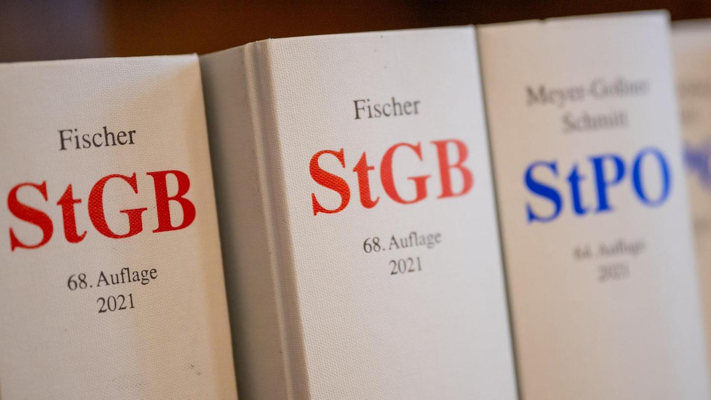 Jugendliche vor dem Gesetz: Ab 14 kann Strafmündigkeit greifen. (Symbolbild) Jugendliche vor dem Gesetz: Ab 14 kann Strafmündigkeit greifen. (Symbolbild)