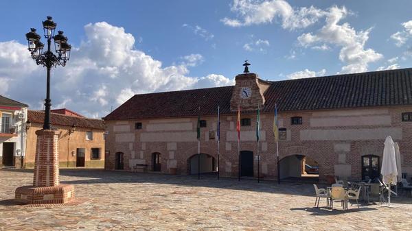 Gegenüber der Kirche von Aldeaquemada befindet sich der ehemalige Getreidespeicher. Dort mussten die Bauern einen Teil ihrer Ernte abgeben, um das Gemeinwesen zu finanzieren.