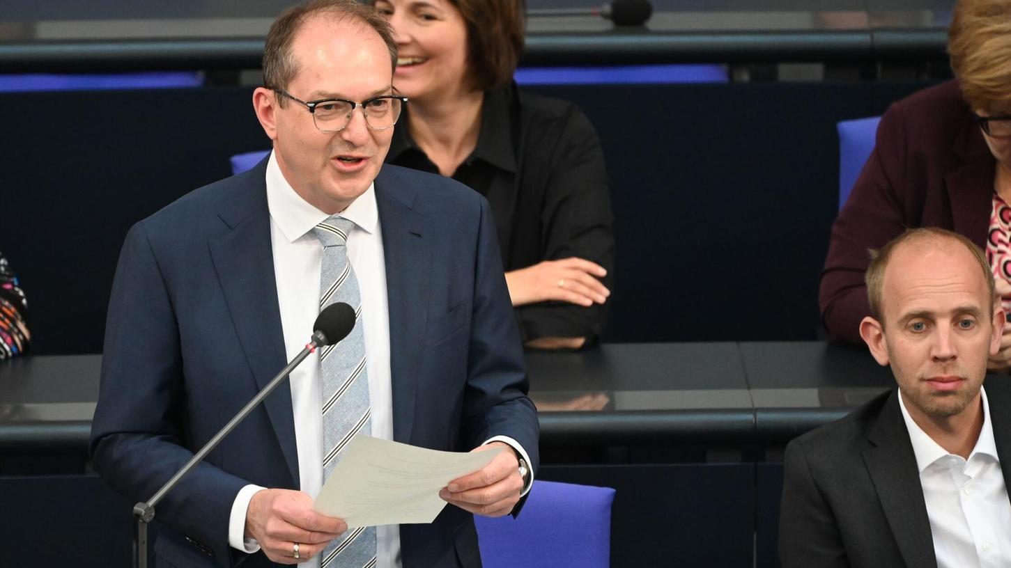 Bundesinnenminister Alexander Dobrindt (CSU) hat die verschärften Grenzkontrollen verteidigt. Bundesinnenminister Alexander Dobrindt (CSU) hat die verschärften Grenzkontrollen verteidigt.