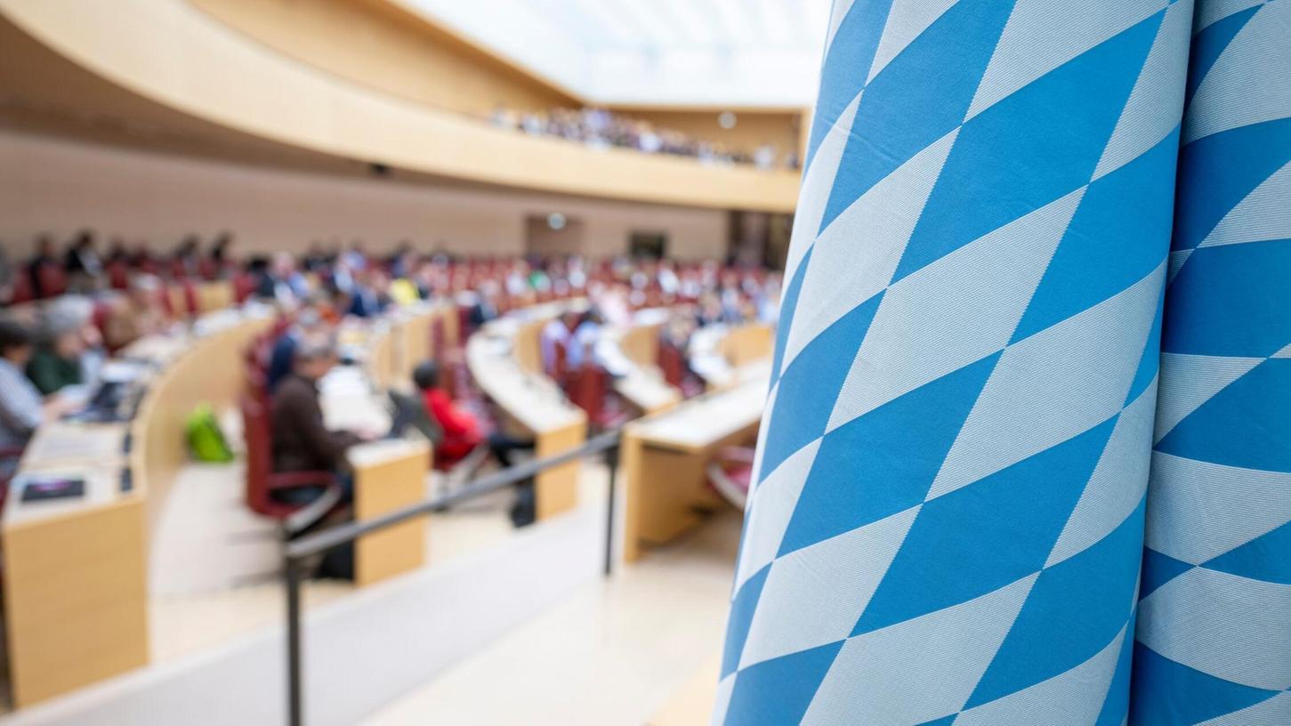 AfD-Verbotsverfahren ja oder nein? Der Landtag ist sich uneins. (Archivbild) AfD-Verbotsverfahren ja oder nein? Der Landtag ist sich uneins. (Archivbild)