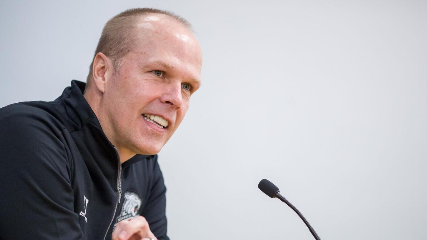 Freut sich über einen neuen Stürmer: Sportdirektor Stefan Ustorf. Freut sich über einen neuen Stürmer: Sportdirektor Stefan Ustorf.
