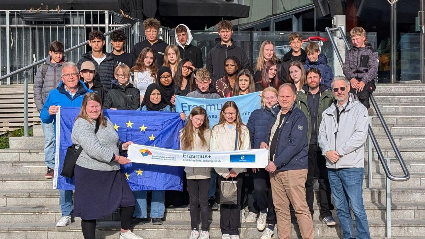 Erasmus-Schüler aus Lauterhofen zu Gast bei ihren Freunden in Stockholm. Erasmus-Schüler aus Lauterhofen zu Gast bei ihren Freunden in Stockholm.