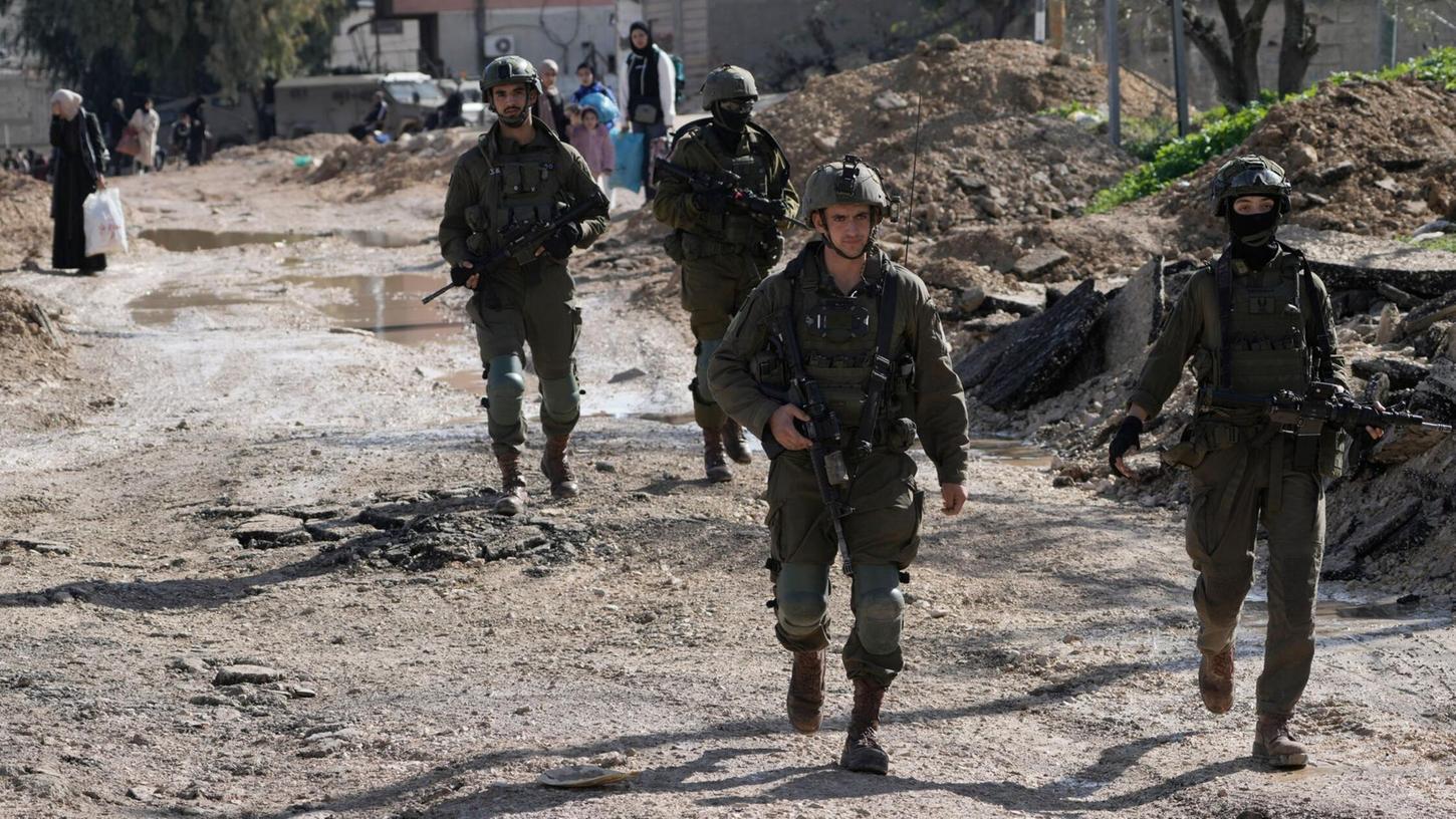 Israelische Soldaten gaben Schüsse in der Nähe einer Gruppe ausländischer Diplomaten ab – die EU verlangt eine Untersuchung. (Archivbild) Israelische Soldaten gaben Schüsse in der Nähe einer Gruppe ausländischer Diplomaten ab – die EU verlangt eine Untersuchung. (Archivbild)