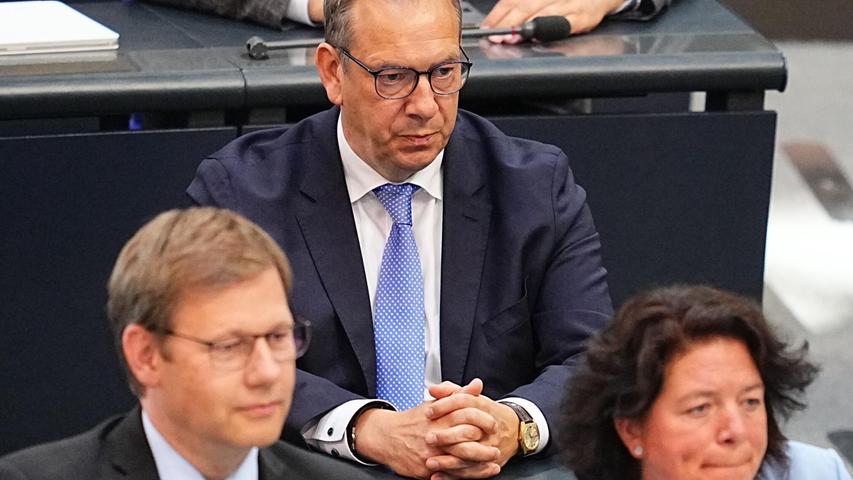 Der Niedersachse war bis Ende 2021 bereits verteidigungspolitischer Sprecher der Unionsfraktion. Der Niedersachse war bis Ende 2021 bereits verteidigungspolitischer Sprecher der Unionsfraktion.