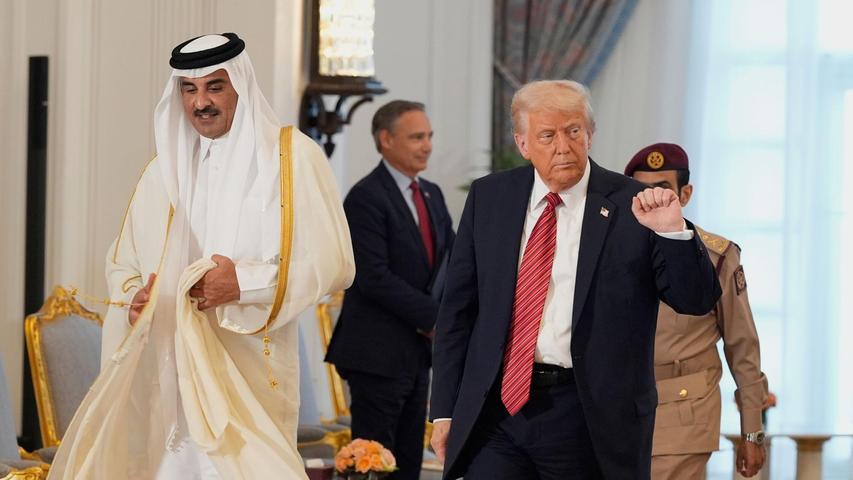 Trump schwärmte bei seinem Besuch in Katar über seine enge Freundschaft zum Emir. Trump schwärmte bei seinem Besuch in Katar über seine enge Freundschaft zum Emir.