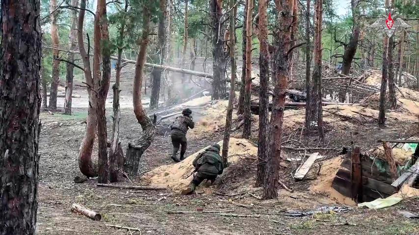 Vor allem im Raum Pokrowsk gibt es viele russische Angriffe. Vor allem im Raum Pokrowsk gibt es viele russische Angriffe.