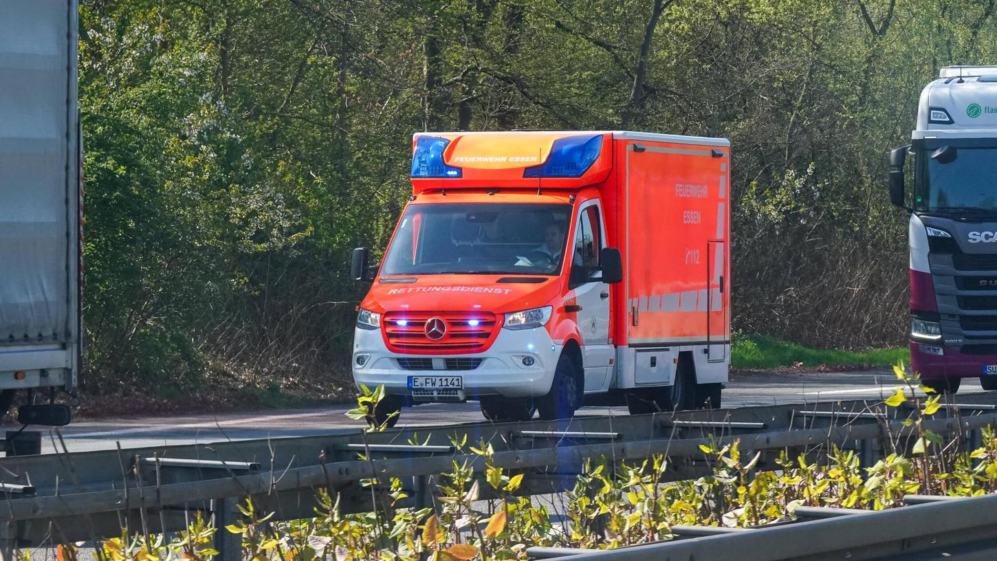 Ein Mann hat in Bayern offenbar bewusst zwei Frauen mit dem Auto angefahren. (Symbolbild) Ein Mann hat in Bayern offenbar bewusst zwei Frauen mit dem Auto angefahren. (Symbolbild)