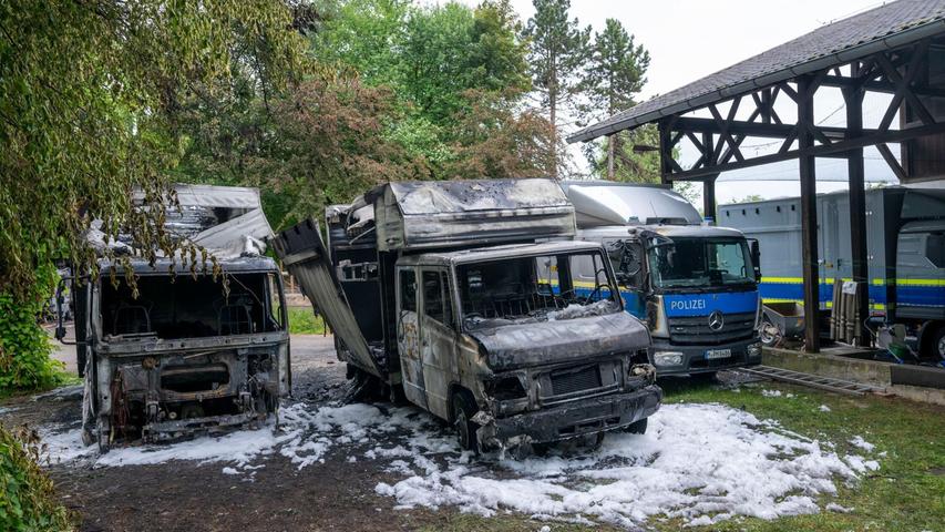 Die Polizei schätzt den entstandenen Schaden auf rund eine Million Euro. Sie geht von Brandstiftung aus. Die Polizei schätzt den entstandenen Schaden auf rund eine Million Euro. Sie geht von Brandstiftung aus.