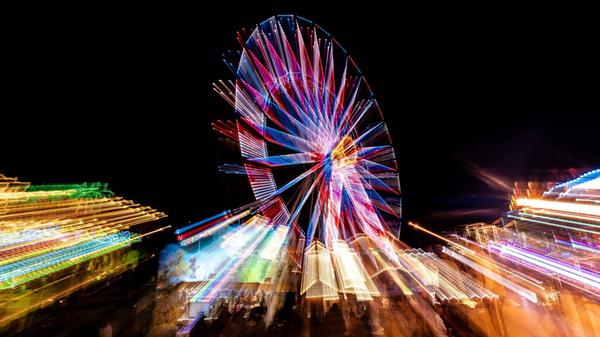 In Ansbach startet das Frühlingsfest. Ab Freitag trifft man sich auf dem Rummel, der heuer erstmals auf dem Messegelände steigt. Der obligatorische Bieranstich der Kirmes mit Schafkopfturnier, Blaulichttag und Azubibörse im Riesenrad steht um 18 Uhr an. Ende der Kirmes ist am 1. Juni.