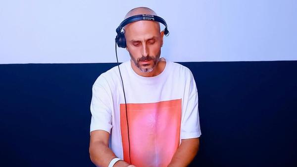 Techno-Ansage am Vogelweiher. Die Rakete lädt am Samstag zu "Elektrisch" und schubst den italienischen DJ Marco Effe (Foto) hinters Pult. Patrick Hero und Milan Milano vervollständigen das Line-up. Beginn: 23 Uhr.