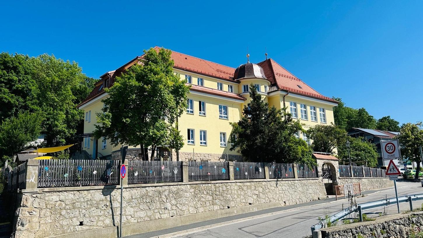 Die Kindertagesstätte in der Aschenbrennerstraße in Parsberg wurde aufwändig saniert. Die Kindertagesstätte in der Aschenbrennerstraße in Parsberg wurde aufwändig saniert.