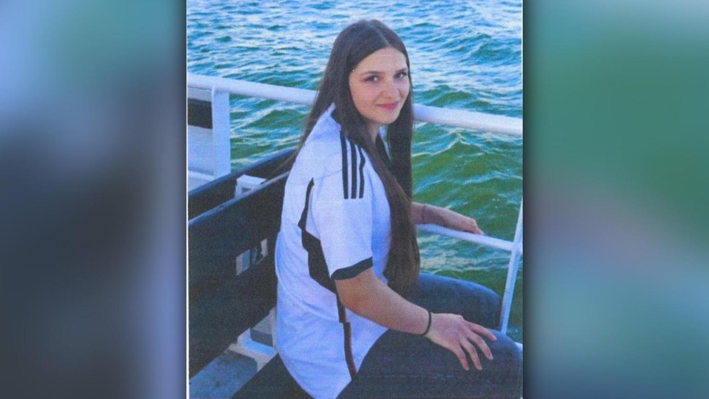 Dieses 15-jährige Mädchen wird seit dem 20. Mai 2025 vermisst. Dieses 15-jährige Mädchen wird seit dem 20. Mai 2025 vermisst.