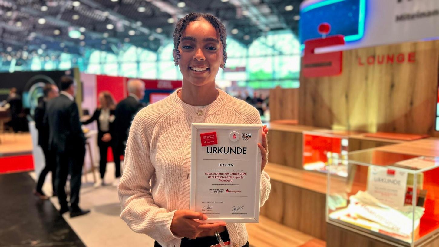 Ella Obeta mit der Urkunde für die Auszeichnung als „Nürnbergs Eliteschülerin des Sports 2024“. Ella Obeta mit der Urkunde für die Auszeichnung als „Nürnbergs Eliteschülerin des Sports 2024“.
