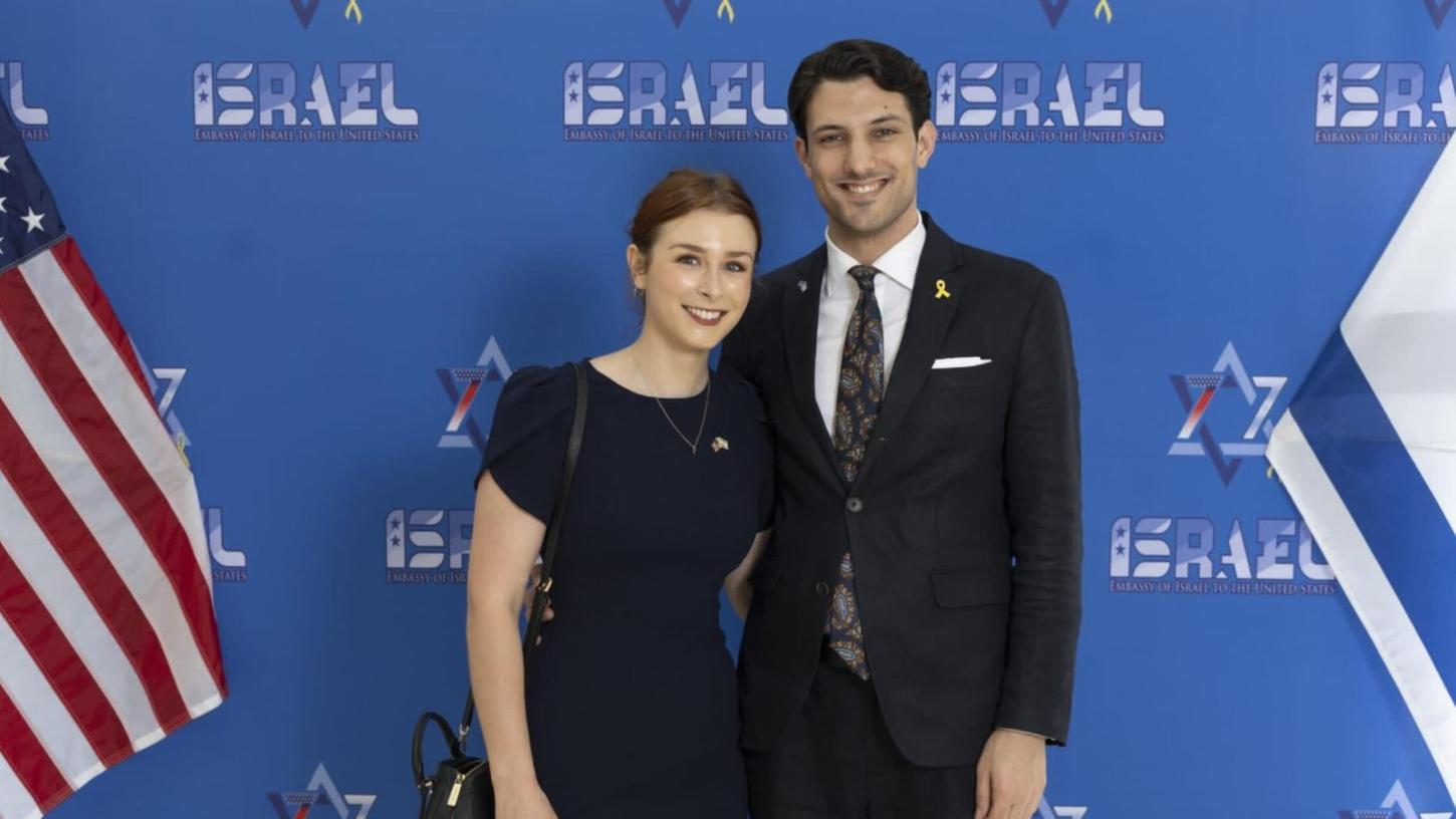 Wuchs in Franken auf: Yaron Lischinsky mit seiner Partnerin Sarah Milgrim. Dieses Foto postete der israelische Botschafter in Deutschland auf X. Wuchs in Franken auf: Yaron Lischinsky mit seiner Partnerin Sarah Milgrim. Dieses Foto postete der israelische Botschafter in Deutschland auf X.
