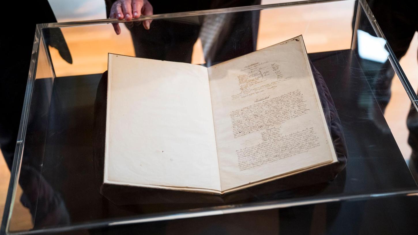 Die Handschrift wurde in London ersteigert - Kosten insgesamt: 140.000 Euro. Die Handschrift wurde in London ersteigert - Kosten insgesamt: 140.000 Euro.