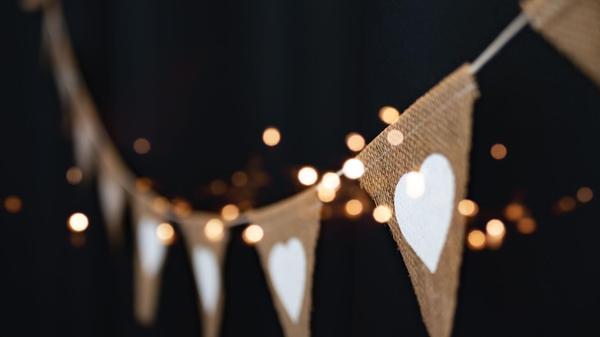 Der Hirsch startet am Sonntag in die Biergarten-Saison. Die erste Latin Garden Fiesta des Jahres beginnt um 15 Uhr und erfreut Fans von lateinamerikanischer Musik. An den Decks agiert nämlich das Fogon Soundsystem.