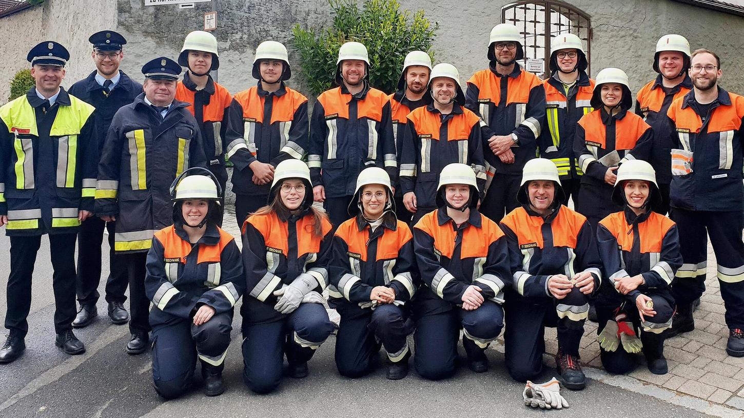 Die Mitglieder der Freiwillige Feuerwehr Deinschwang legten Leistungsprüfungen ab. Die Mitglieder der Freiwillige Feuerwehr Deinschwang legten Leistungsprüfungen ab.