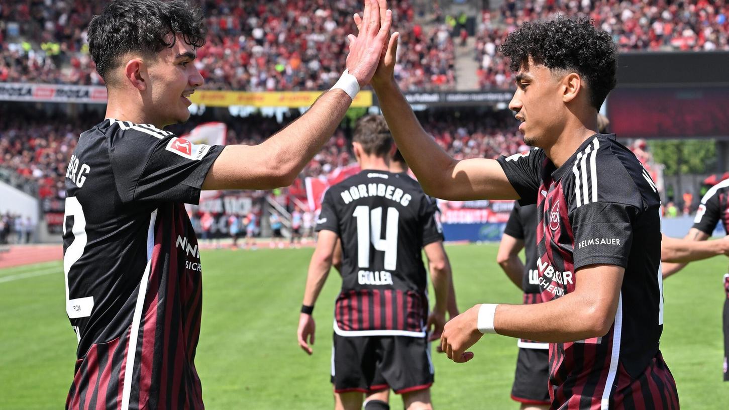 Jubelten im Mai 2024 noch gemeinsam: Can Yilmaz Uzun und Nathaniel Brown - damals im Dress des 1. FC Nürnberg. Jubelten im Mai 2024 noch gemeinsam: Can Yilmaz Uzun und Nathaniel Brown - damals im Dress des 1. FC Nürnberg.
