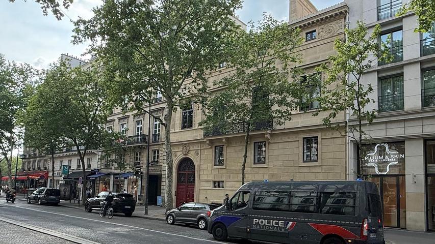 Die Täter waren damals als Polizisten verkleidet in die Luxusresidenz eingedrungen, in der Kim Kardashian sich aufhielt (Archivbild). Die Täter waren damals als Polizisten verkleidet in die Luxusresidenz eingedrungen, in der Kim Kardashian sich aufhielt (Archivbild).