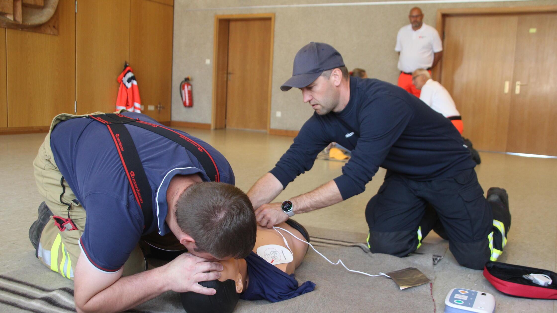Nur keine Angst vor Erster Hilfe: Experten zeigten, wie jeder Leben retten kann