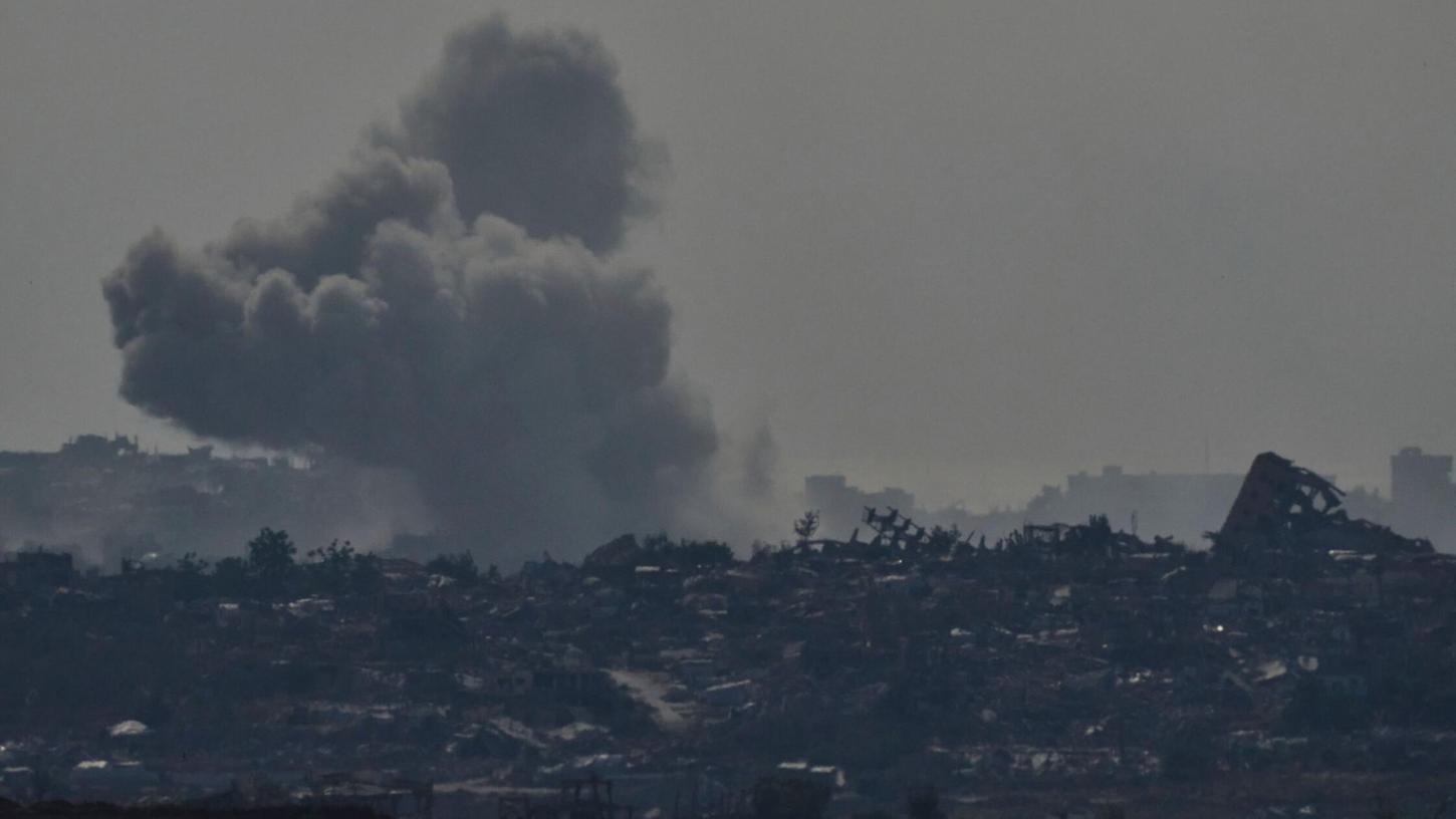 Israel hat erneut Dutzende Angriffe auf den Gazastreifen geflogen. Israel hat erneut Dutzende Angriffe auf den Gazastreifen geflogen.