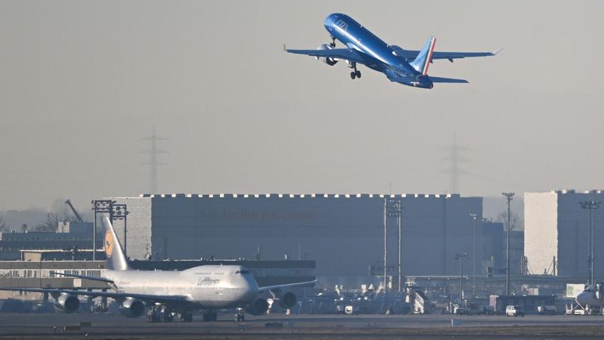 Am Frankfurter Flughafen wächst die Zahl der Flugbewegungen. Am Frankfurter Flughafen wächst die Zahl der Flugbewegungen.