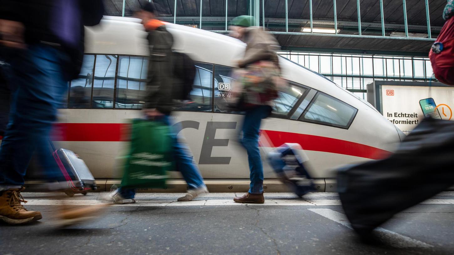 Von der aktuellen Sperre ist auch der ICE-Verkehr betroffen. Nur die S-Bahn zwischen Allersberg und Nürnberg verkehrt. Von der aktuellen Sperre ist auch der ICE-Verkehr betroffen. Nur die S-Bahn zwischen Allersberg und Nürnberg verkehrt.