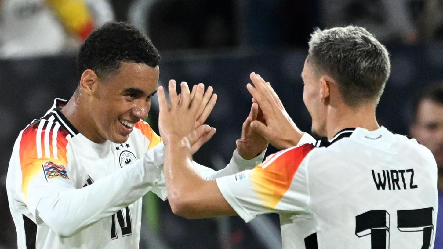 Die Spiele der Fußball-WM 2026, für die sich die DFB-Stars Jamal Musiala und Florian Wirtz qualifizieren wollen, werden bei der Telekom zu sehen sein. Die Spiele der Fußball-WM 2026, für die sich die DFB-Stars Jamal Musiala und Florian Wirtz qualifizieren wollen, werden bei der Telekom zu sehen sein.